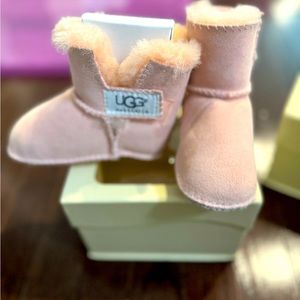 New with tags Ugg baby 4/5